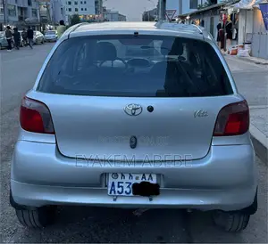Toyota Vitz 2001 Silver