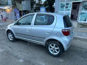 Toyota Vitz 2001 Silver