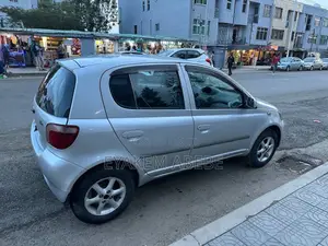Toyota Vitz 2001 Silver