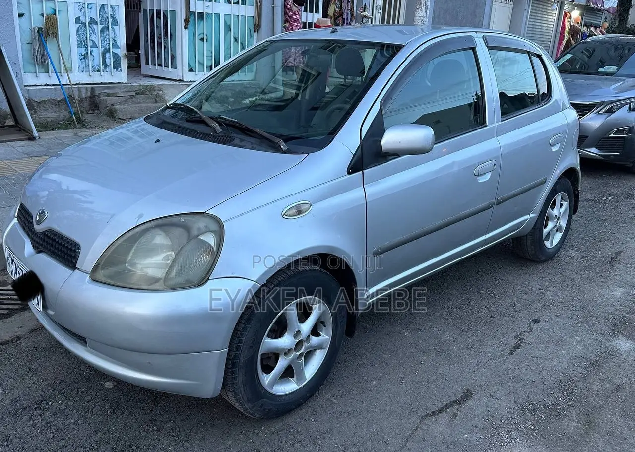 Toyota Vitz 2001 Silver