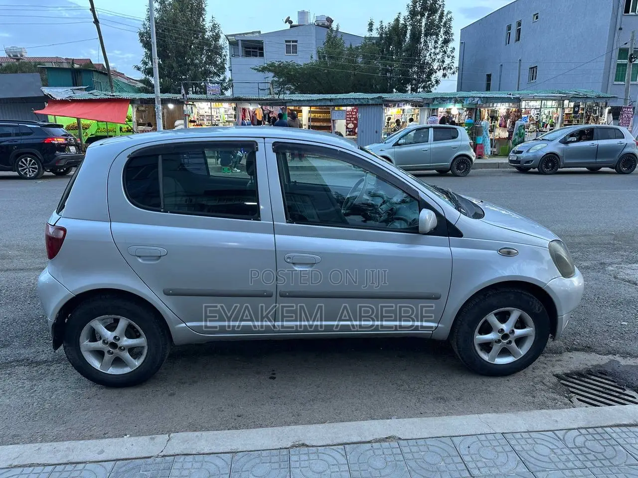 Toyota Vitz 2001 Silver