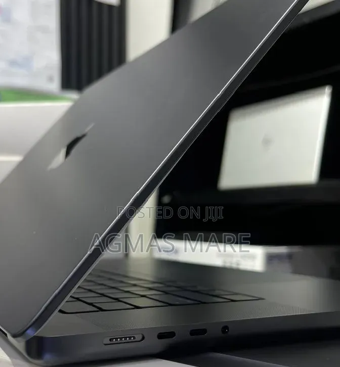 New Apple MacBook Pro 2023 M3 Max 16-inch 36GB Apple M3 Max SSD 1T