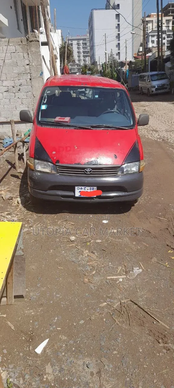 Toyota HiAce 2006 Red