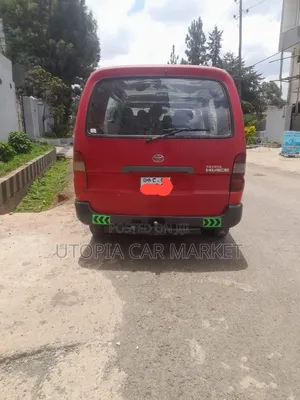 Toyota HiAce 2006 Red