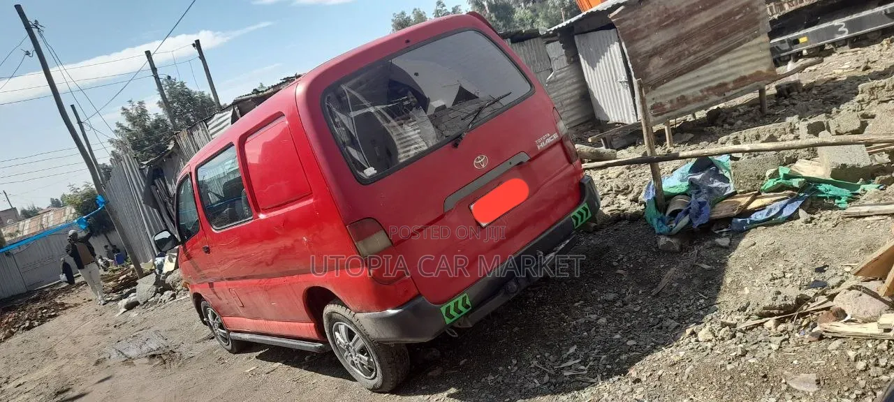 Toyota HiAce 2006 Red