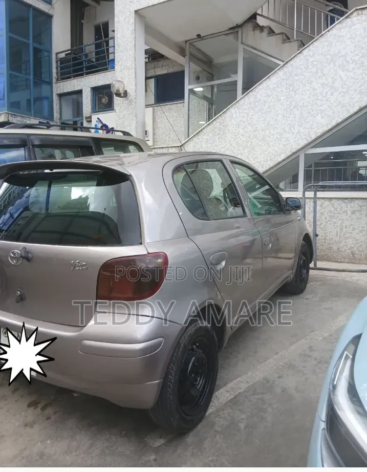 Toyota Vitz 2002 Beige