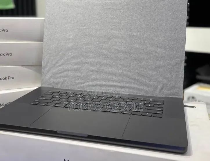 New Apple MacBook Pro 2024 M3 Max 16-inch 36GB Apple M3 Max SSD 1T