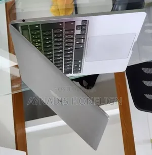 New Laptop Apple MacBook Pro 8GB Intel Core i5 SSD 512GB