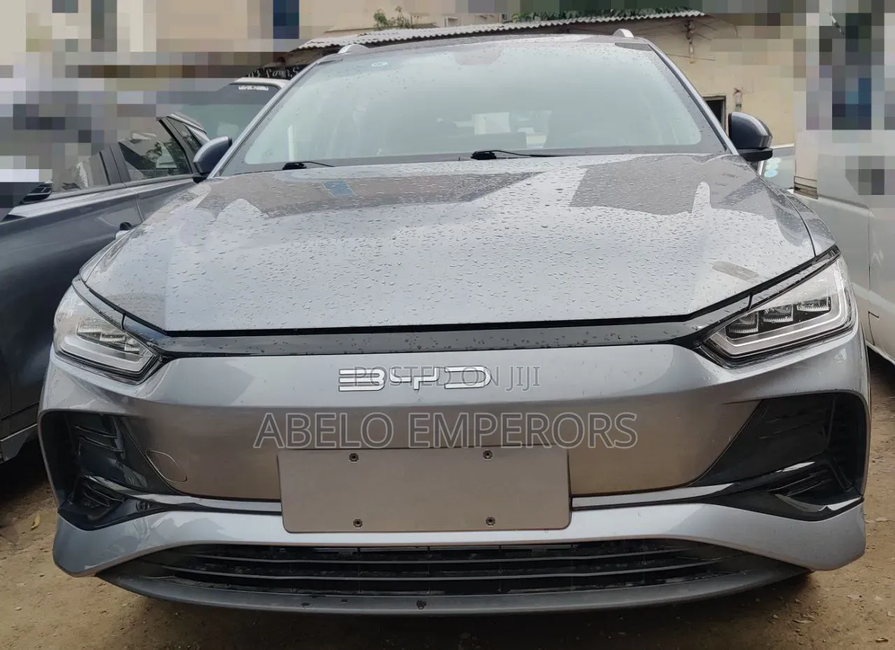 New BYD E2 43 kWh 94 hp FWD 2025 Silver