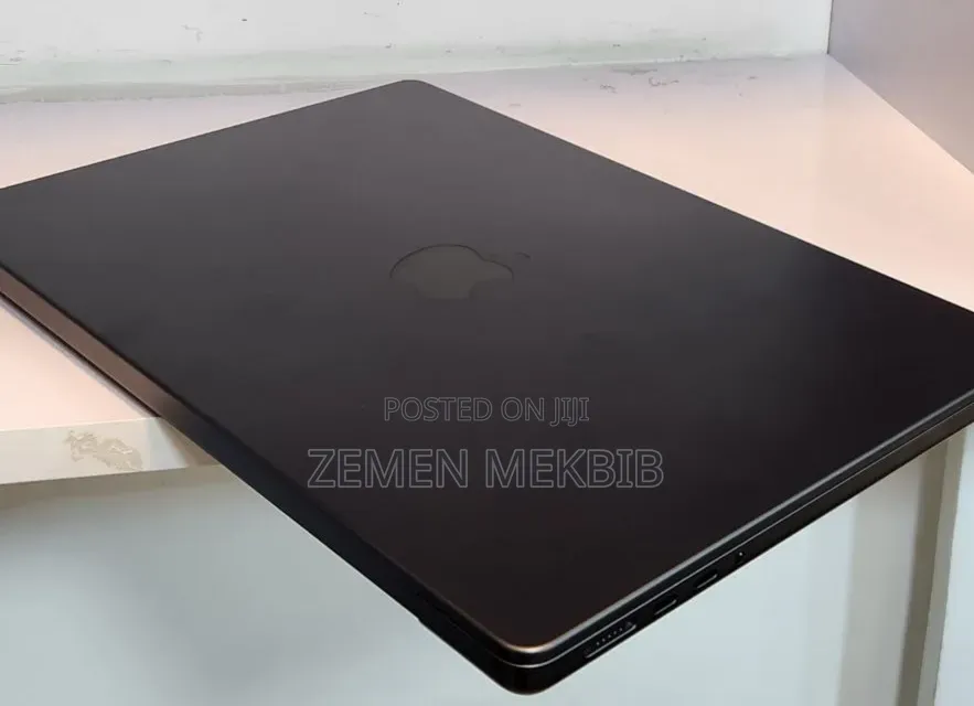 New Laptop Apple MacBook Pro 2025 M5 14-inch 16GB Apple M5 SSD 1T