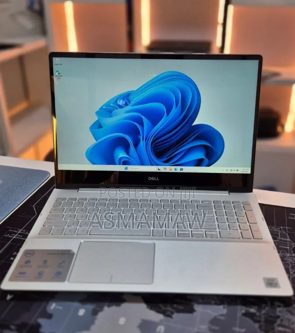 New Laptop Dell Inspiron 15 8GB Intel Core i5 SSD 256GB