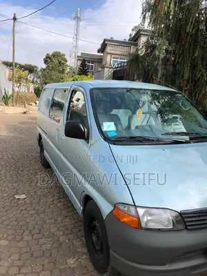 Toyota HiAce 2005