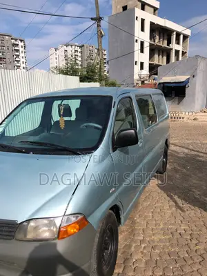 Toyota HiAce 2005