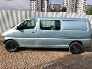 Toyota HiAce 2005