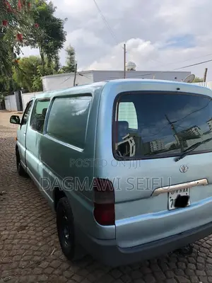Toyota HiAce 2005