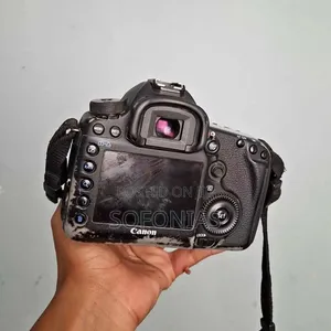 Canon 5d Mark Iii + 28-135mm Golden Ring Lens