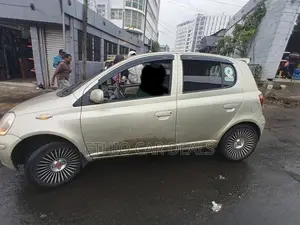 Toyota Vitz 2004 Gold