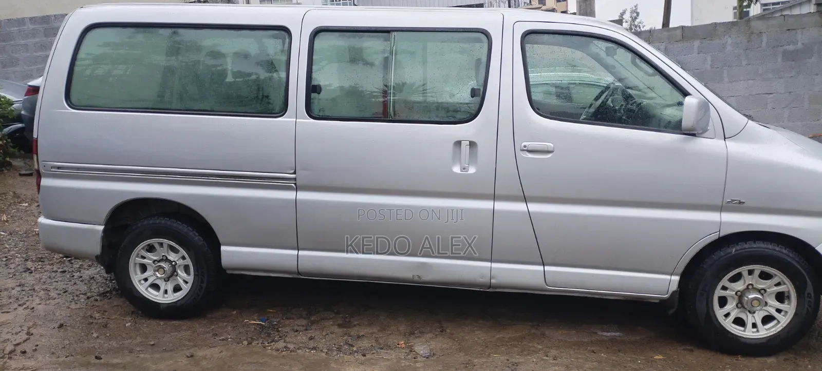 Toyota HiAce 2010 Silver
