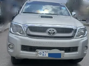 Toyota Hilux 2010 Silver