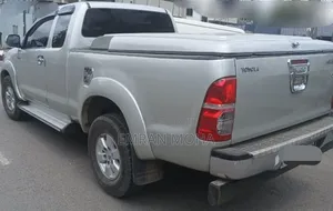 Toyota Hilux 2010 Silver