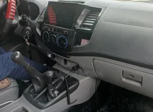 Toyota Hilux 2010 Silver