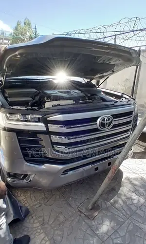 Toyota Land Cruiser 2023 Gold