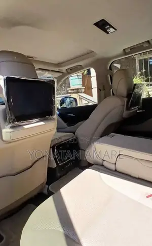 Toyota Land Cruiser 2023 Gold