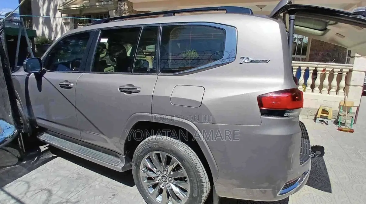 Toyota Land Cruiser 2023 Gold