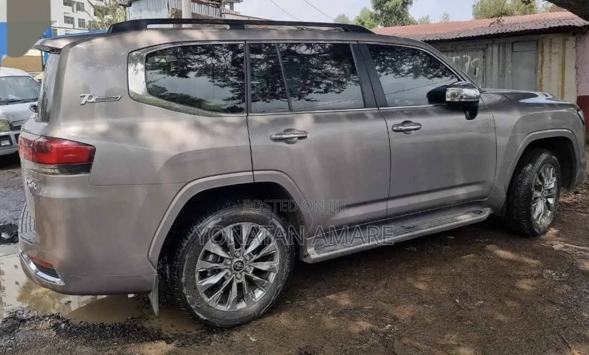 Toyota Land Cruiser 2023 Gold