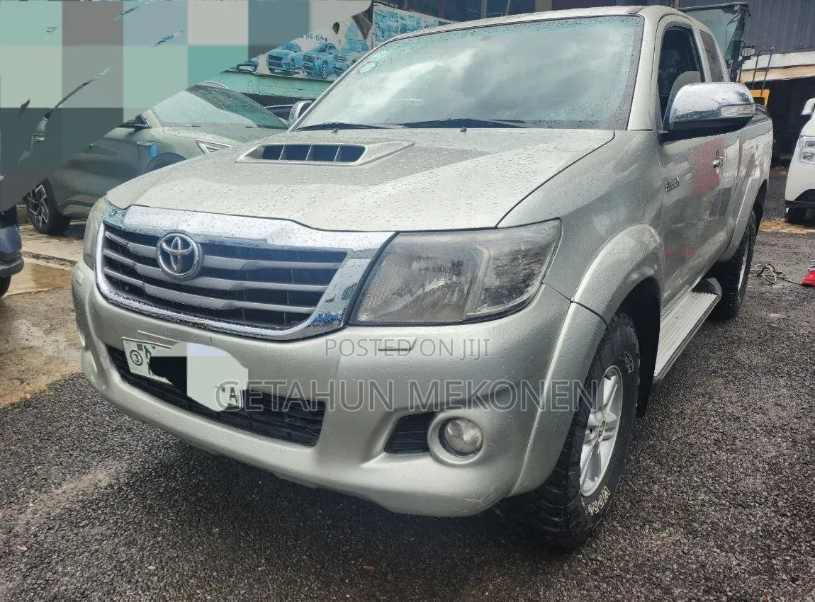 Toyota Hilux 3.0 D-4D 4x4 2014 Gold