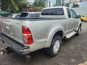 Toyota Hilux 3.0 D-4D 4x4 2014 Gold