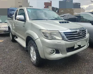Toyota Hilux 3.0 D-4D 4x4 2014 Gold