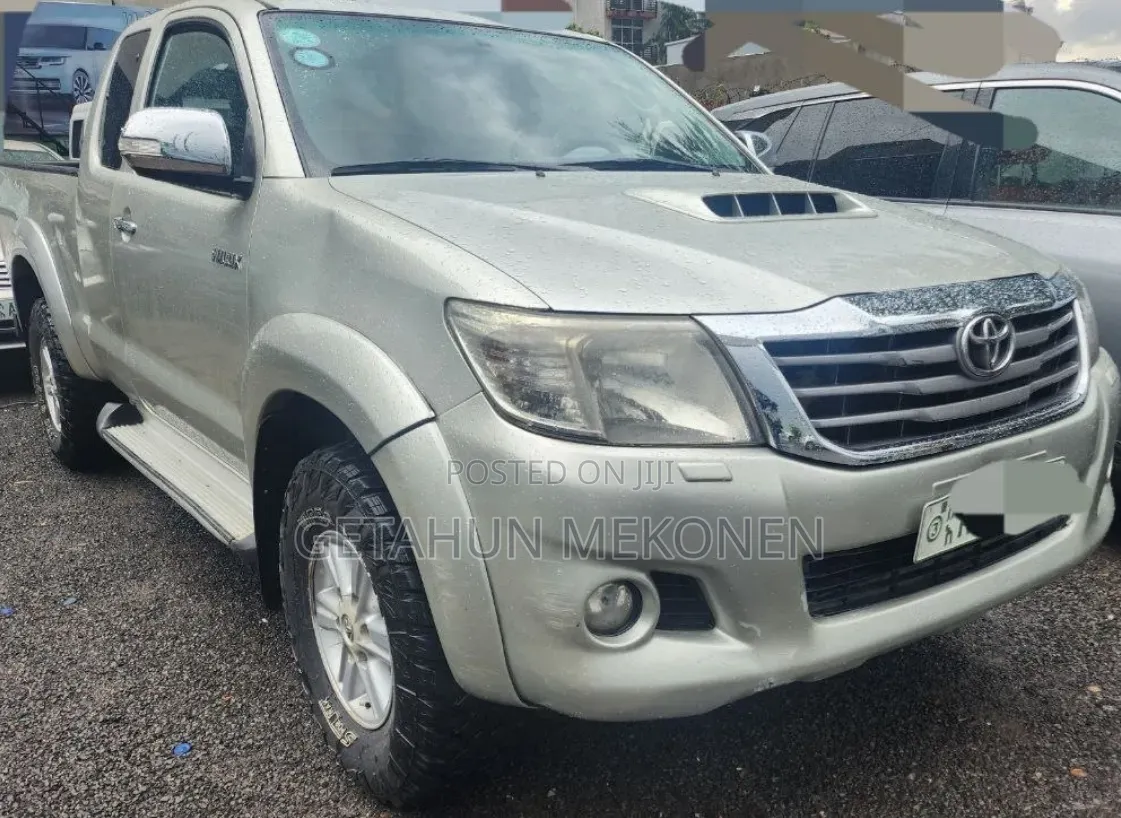 Toyota Hilux 3.0 D-4D 4x4 2014 Gold
