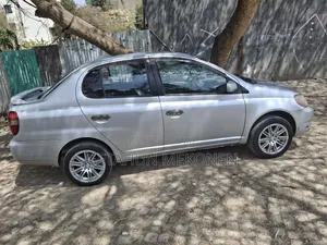 Toyota Platz 2002 Silver