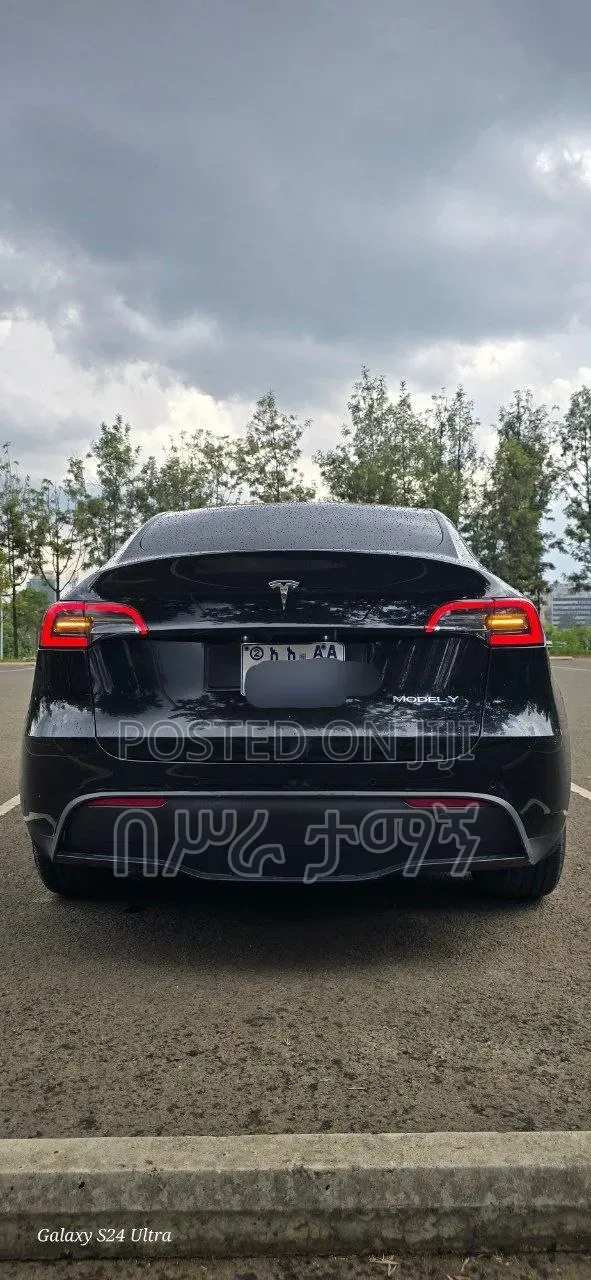 Tesla Model Y 75D kWh Performance 2023 Black