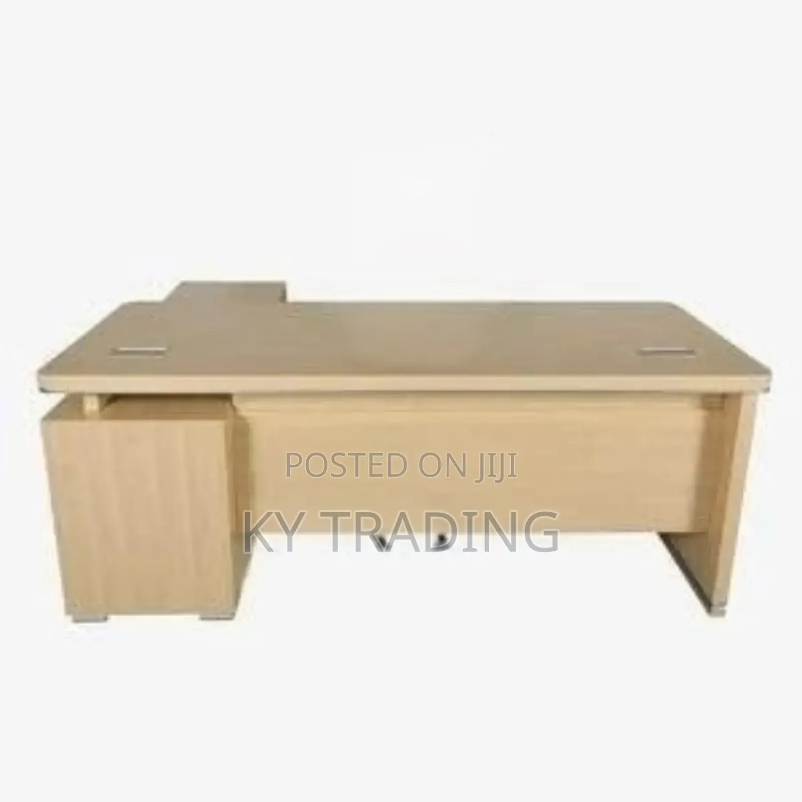 Best Office Table With Relaxed Leather Chair