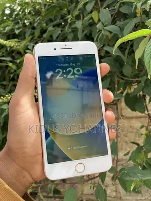 Apple iPhone 8 Plus 64 GB Gold