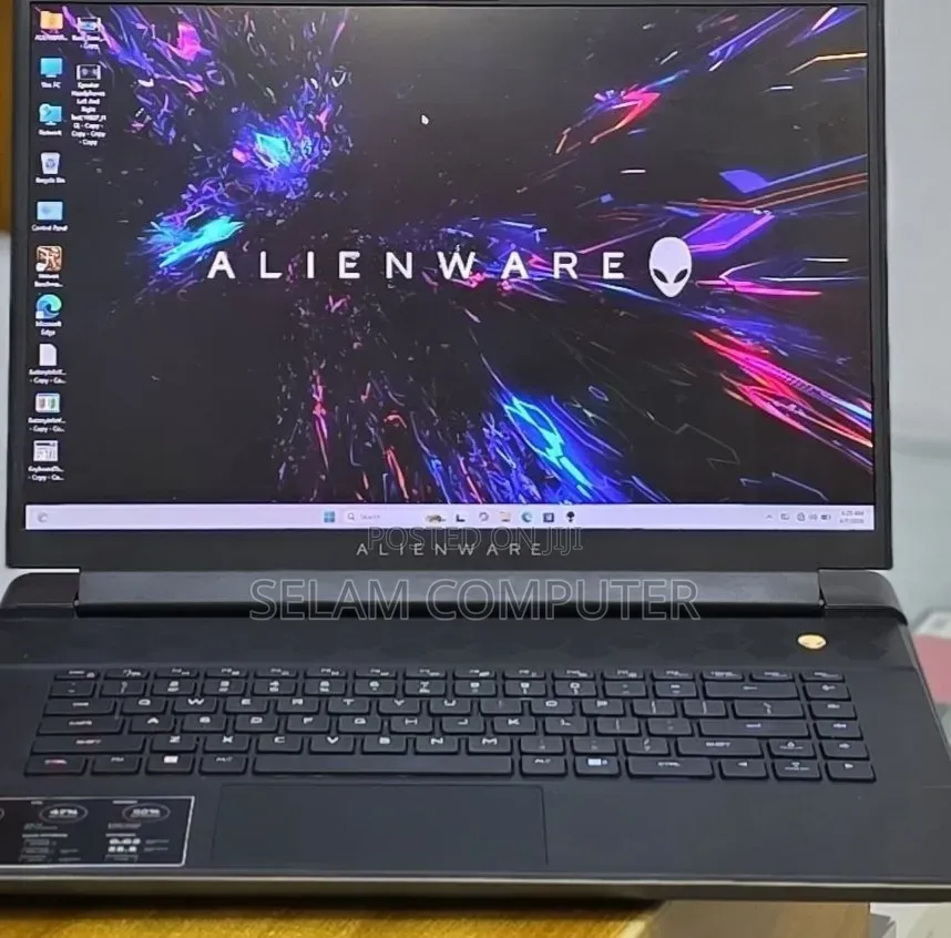 New Laptop Alienware M17x R2 16GB Intel Core i9 SSD 1T