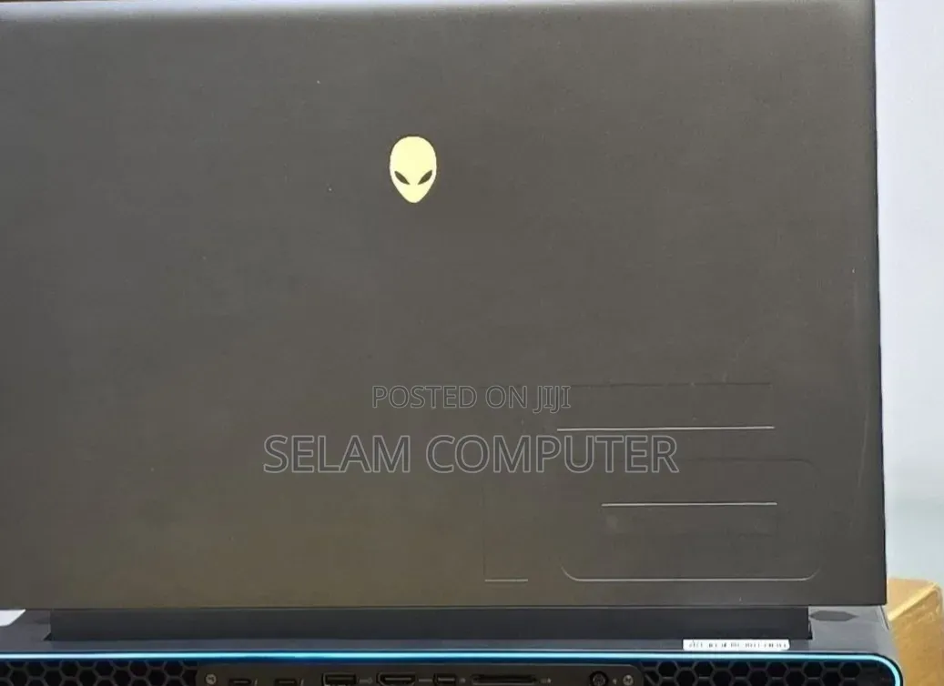 New Laptop Alienware M17x R2 16GB Intel Core i9 SSD 1T