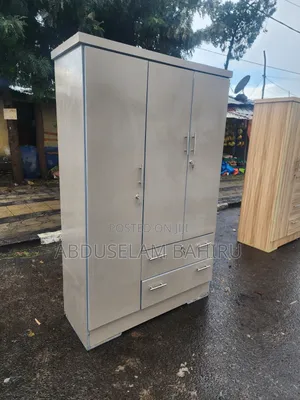 Closet ቁምሳጥን