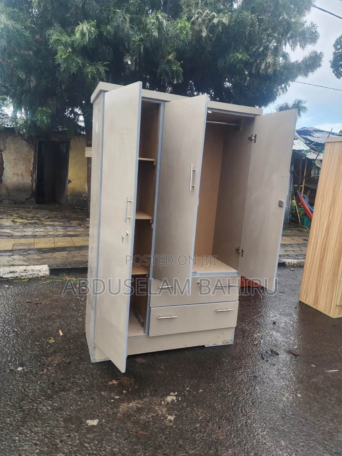Closet ቁምሳጥን