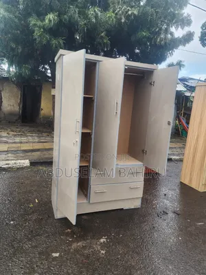 Closet ቁምሳጥን