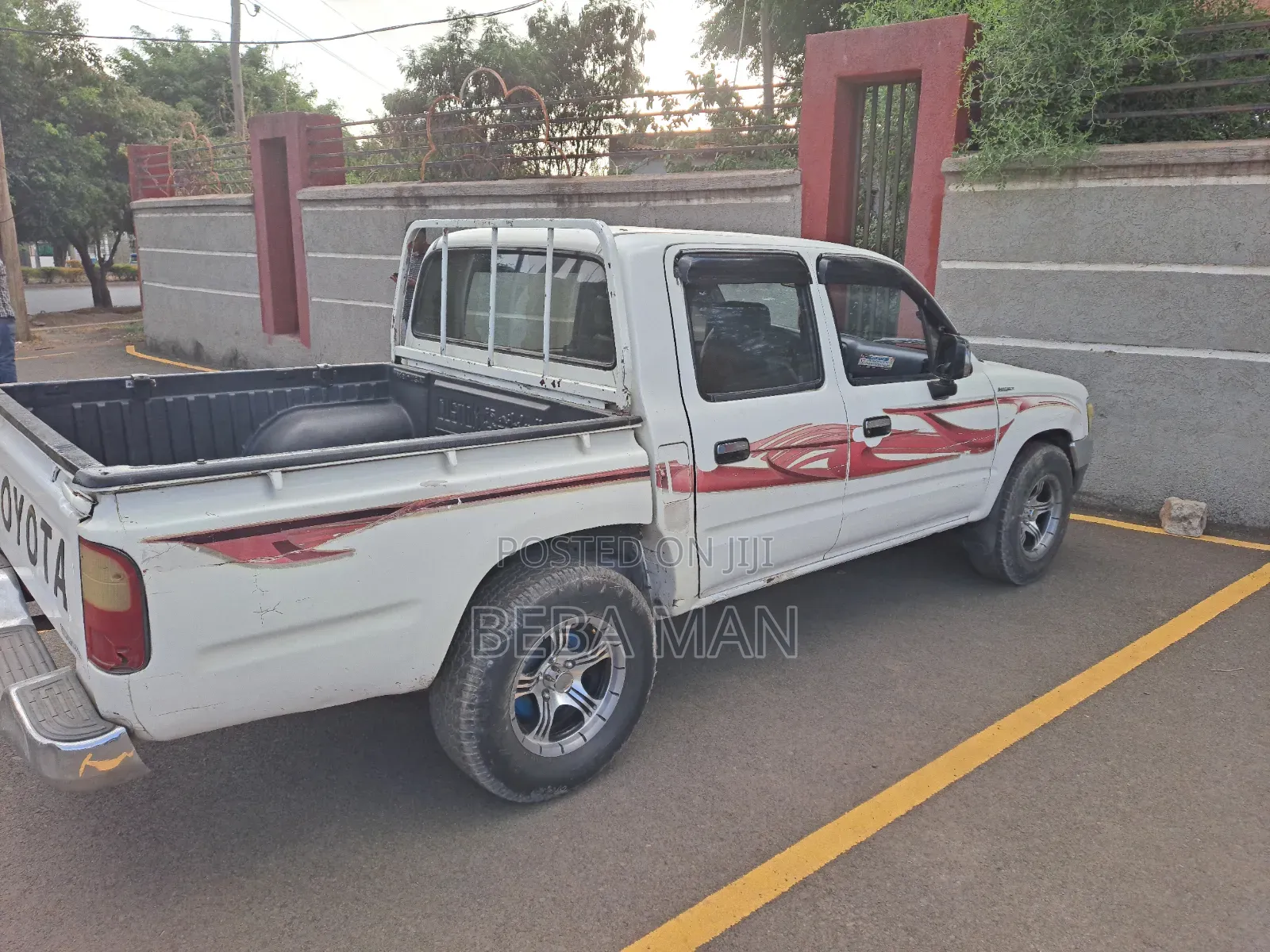 Toyota Hilux 1998 White