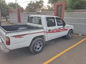 Toyota Hilux 1998 White