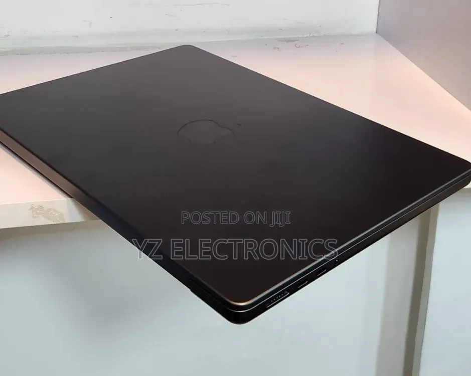 New Laptop Apple MacBook Pro 2025 M5 14-inch 16GB Intel Core i9 SSD 1T