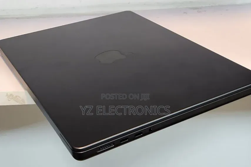 New Laptop Apple MacBook Pro 2025 M5 14-inch 16GB Intel Core i9 SSD 1T