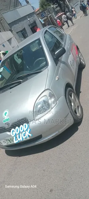 Toyota Vitz 2001 Silver