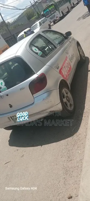 Toyota Vitz 2001 Silver