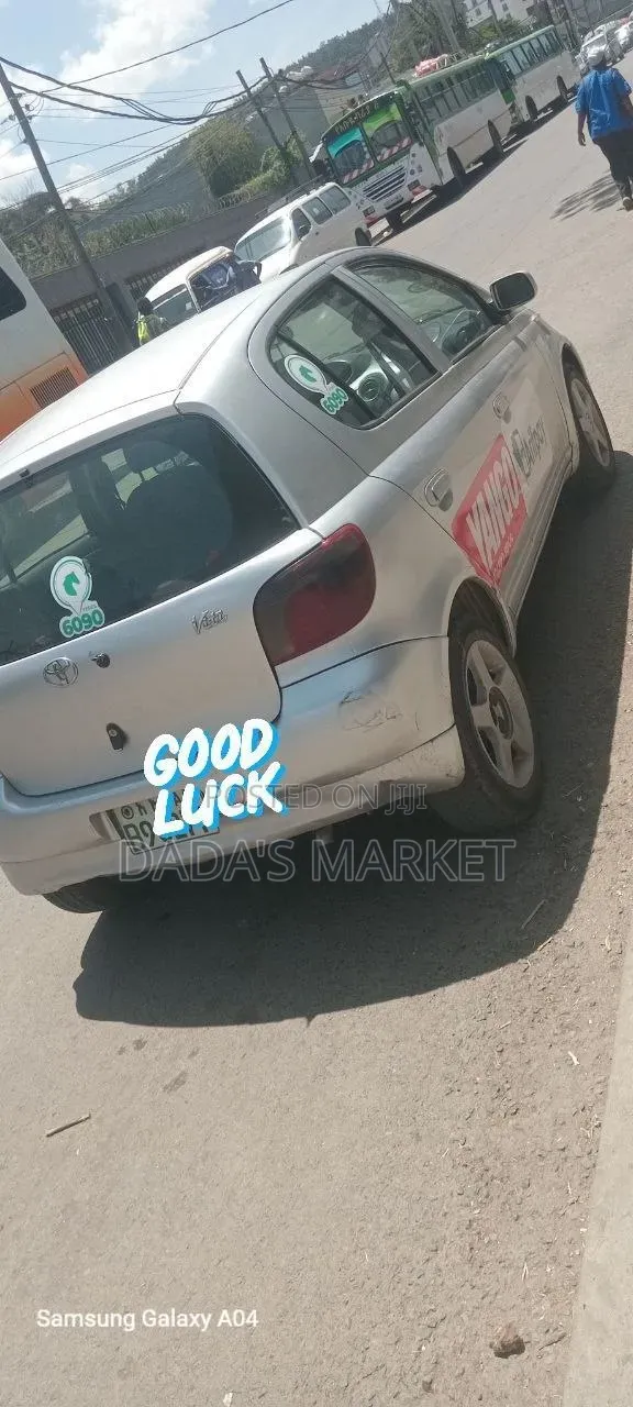Toyota Vitz 2001 Silver