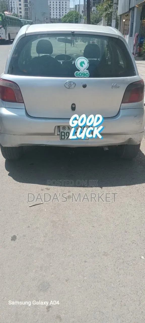 Toyota Vitz 2001 Silver